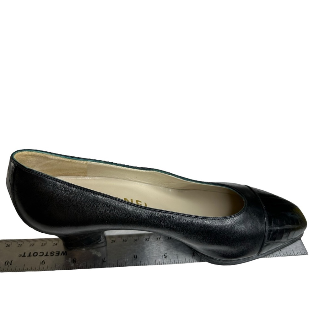 CHANEL Pump Size US 5.5 EU 36 Black Leather Block Mid Heel Closed Toe Made Italy - Picture 16 of 16